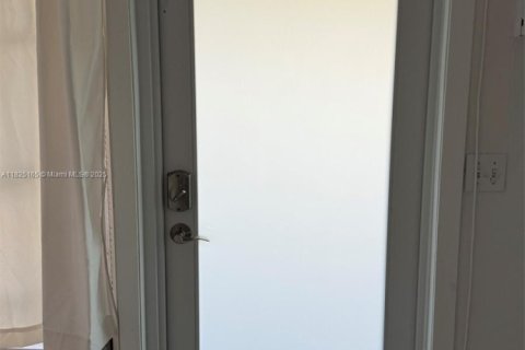 Condo in Pompano Beach, Florida, 1 bedroom  № 1921063 - photo 8