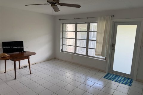 Condo in Pompano Beach, Florida, 1 bedroom  № 1921063 - photo 10