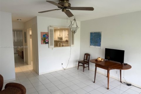 Condo in Pompano Beach, Florida, 1 bedroom  № 1921063 - photo 12