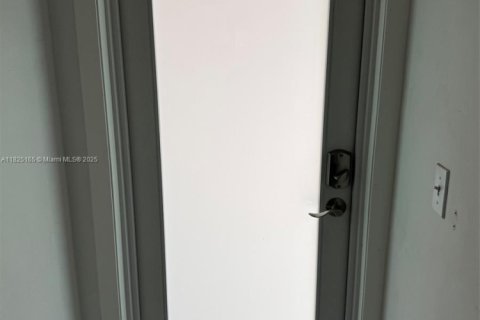 Condo in Pompano Beach, Florida, 1 bedroom  № 1921063 - photo 18