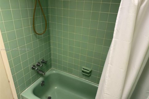 Condo in Pompano Beach, Florida, 1 bedroom  № 1921063 - photo 20