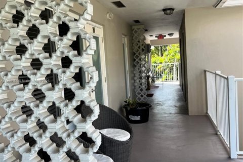 Condo in Pompano Beach, Florida, 1 bedroom  № 1921063 - photo 6