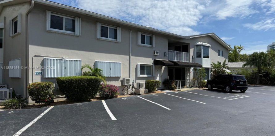 Condo in Pompano Beach, Florida, 1 bedroom  № 1921063