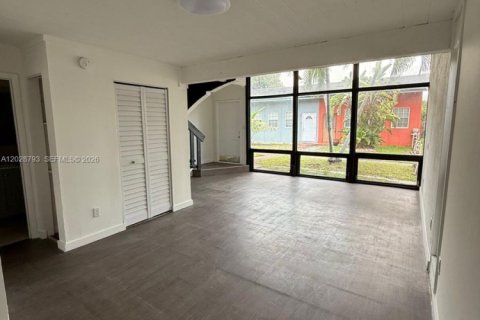 Villa ou maison à vendre à Miami, Floride: 2 chambres, 107.77 m2 № 2257806 - photo 11