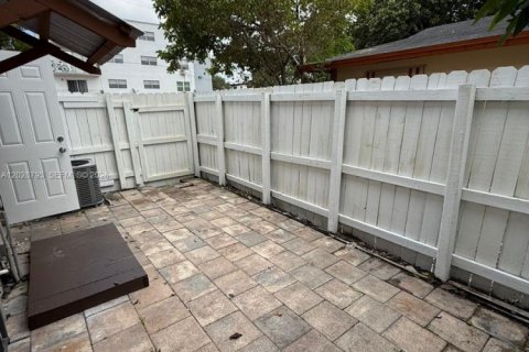 Villa ou maison à vendre à Miami, Floride: 2 chambres, 107.77 m2 № 2257806 - photo 6
