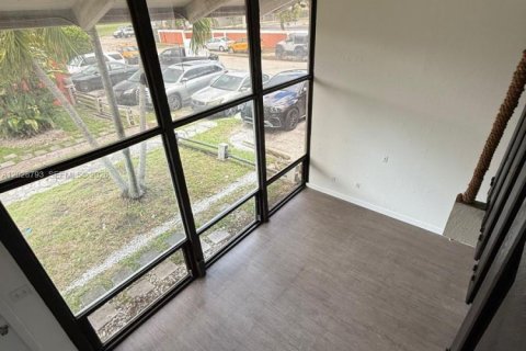 Villa ou maison à vendre à Miami, Floride: 2 chambres, 107.77 m2 № 2257806 - photo 7