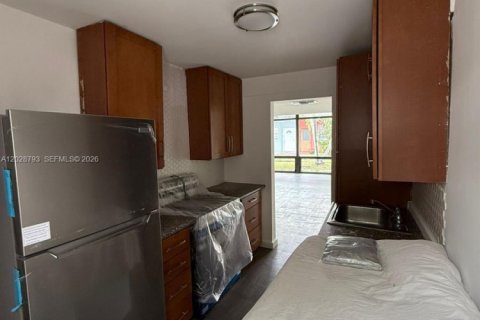 Villa ou maison à vendre à Miami, Floride: 2 chambres, 107.77 m2 № 2257806 - photo 3