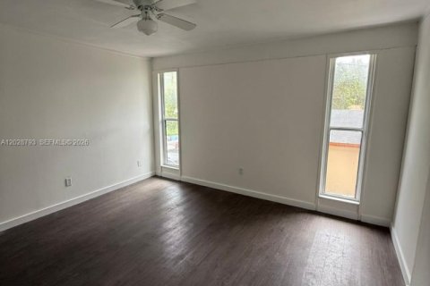 Villa ou maison à vendre à Miami, Floride: 2 chambres, 107.77 m2 № 2257806 - photo 4