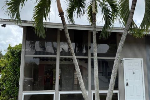 Villa ou maison à vendre à Miami, Floride: 2 chambres, 107.77 m2 № 2257806 - photo 9