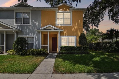 Townhouse in Tampa, Florida 2 bedrooms, 157.56 sq.m. № 2135591
