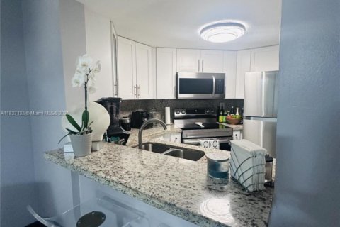 Condo in Miami, Florida, 2 bedrooms  № 1800835 - photo 12