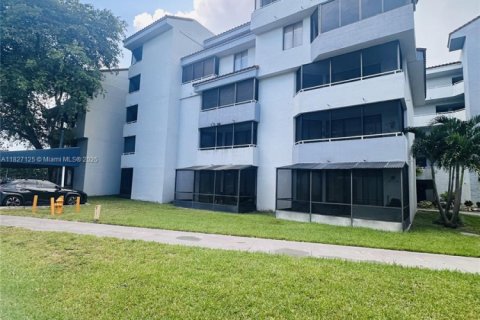 Condo in Miami, Florida, 2 bedrooms  № 1800835 - photo 1