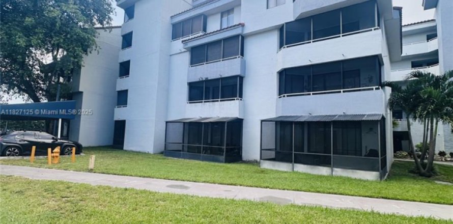 Condo in Miami, Florida, 2 bedrooms № 1800835