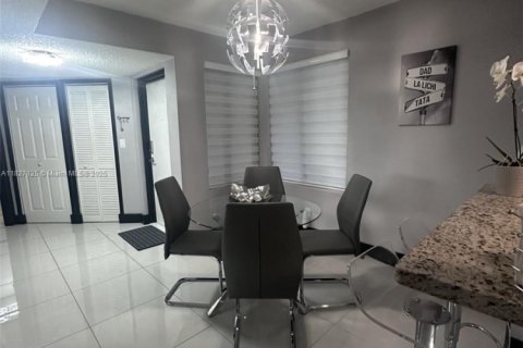 Condo in Miami, Florida, 2 bedrooms  № 1800835 - photo 8