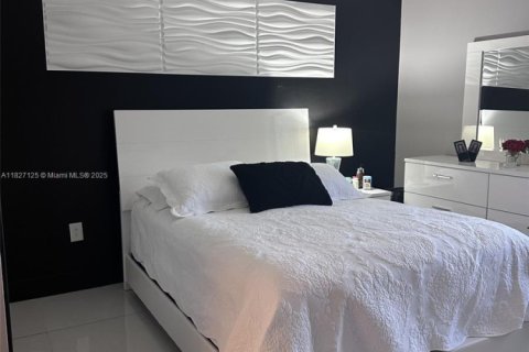 Condo in Miami, Florida, 2 bedrooms  № 1800835 - photo 17