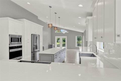 House in Oviedo, Florida 4 bedrooms, 179.3 sq.m. № 1751456 - photo 4