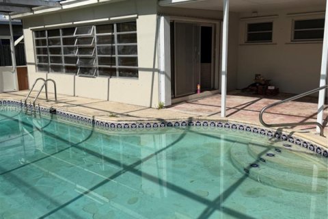 House in Hollywood, Florida 3 bedrooms, 157.1 sq.m. № 1999595 - photo 6