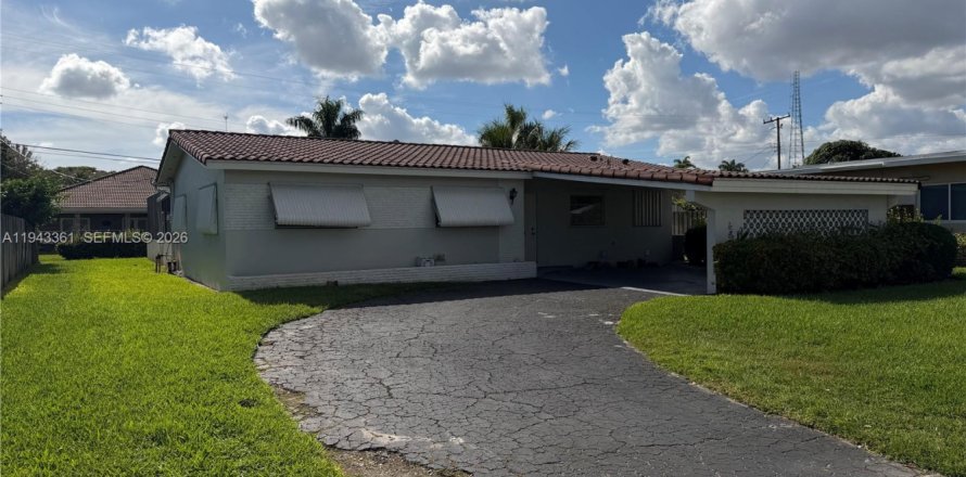 House in Hollywood, Florida 3 bedrooms, 157.1 sq.m. № 1999595