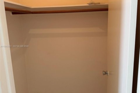 House in Hollywood, Florida 3 bedrooms, 157.1 sq.m. № 1999595 - photo 19