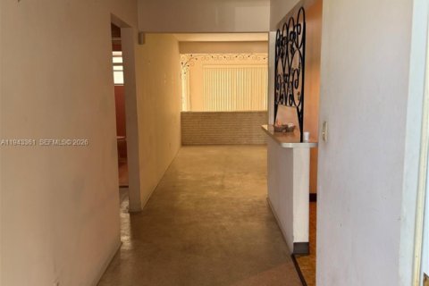 House in Hollywood, Florida 3 bedrooms, 157.1 sq.m. № 1999595 - photo 8