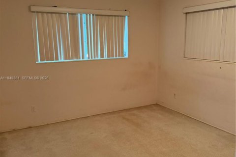 House in Hollywood, Florida 3 bedrooms, 157.1 sq.m. № 1999595 - photo 20