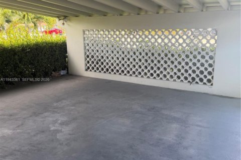 House in Hollywood, Florida 3 bedrooms, 157.1 sq.m. № 1999595 - photo 4