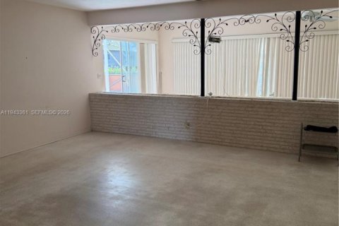 House in Hollywood, Florida 3 bedrooms, 157.1 sq.m. № 1999595 - photo 12