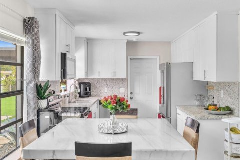 Casa en venta en Fort Lauderdale, Florida, 3 dormitorios, 97.73 m2 № 1846251 - foto 16