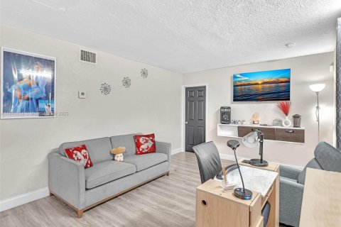 Casa en venta en Fort Lauderdale, Florida, 3 dormitorios, 97.73 m2 № 1846251 - foto 9