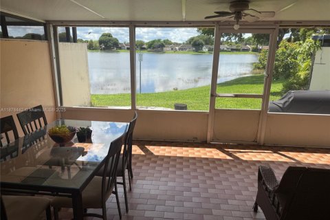 Touwnhouse à vendre à Miami, Floride: 3 chambres, 98.57 m2 № 1929325 - photo 2