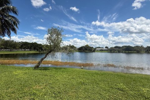Touwnhouse à vendre à Miami, Floride: 3 chambres, 98.57 m2 № 1929325 - photo 24