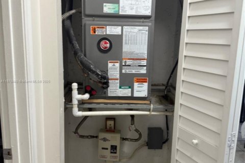 Touwnhouse à vendre à Miami, Floride: 3 chambres, 98.57 m2 № 1929325 - photo 17