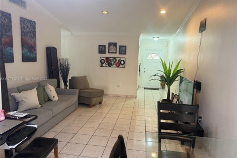 Touwnhouse à vendre à Miami, Floride: 3 chambres, 98.57 m2 № 1929325 - photo 6