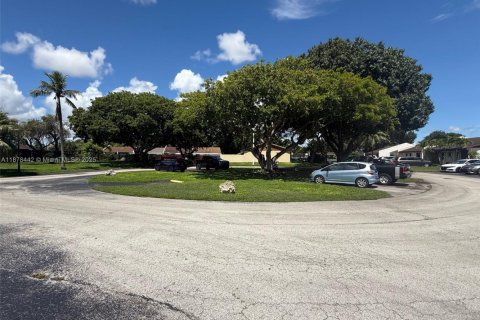 Touwnhouse à vendre à Miami, Floride: 3 chambres, 98.57 m2 № 1929325 - photo 26