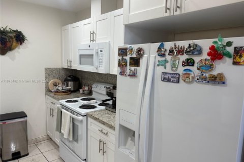 Touwnhouse à vendre à Miami, Floride: 3 chambres, 98.57 m2 № 1929325 - photo 15