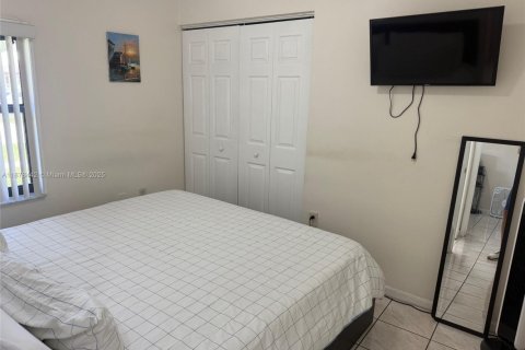 Touwnhouse à vendre à Miami, Floride: 3 chambres, 98.57 m2 № 1929325 - photo 12