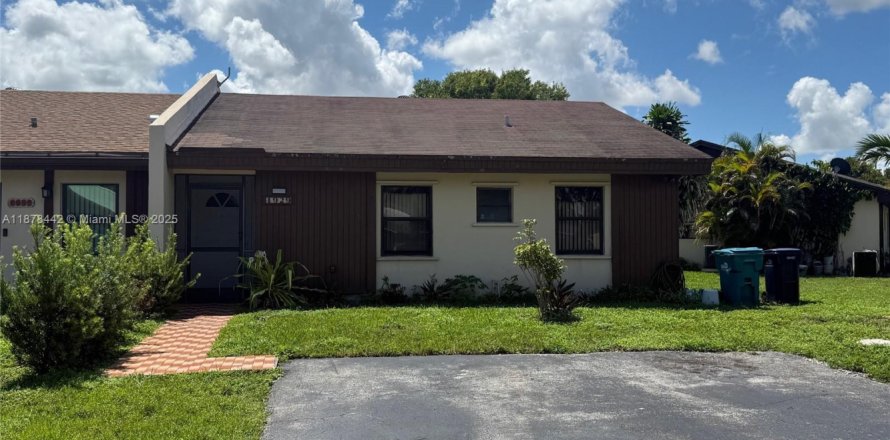 Touwnhouse à Miami, Floride 3 chambres, 98.57 m2 № 1929325