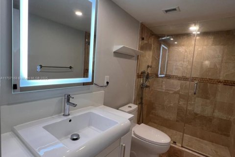 Condo in Miami Beach, Florida, 2 bedrooms  № 1863250 - photo 17