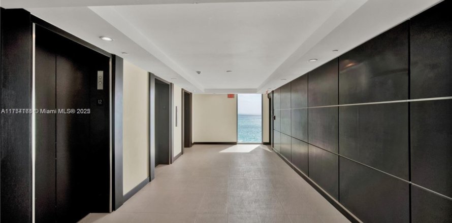 Condo in Miami Beach, Florida, 2 bedrooms  № 1863250