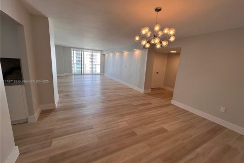 Condo in Miami Beach, Florida, 2 bedrooms  № 1863250 - photo 8
