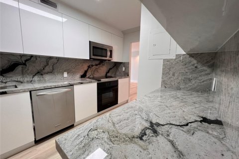 Condo in Miami Beach, Florida, 2 bedrooms  № 1863250 - photo 5