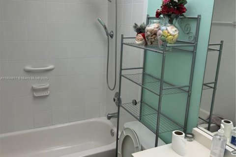 Condominio en alquiler en Lauderdale Lakes, Florida, 2 dormitorios, 92.9 m2 № 2058104 - foto 15