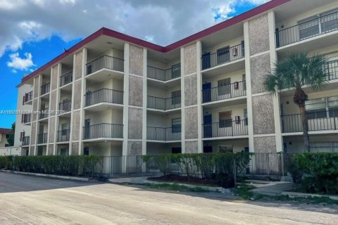 Condominio en Lauderdale Lakes, Florida, 2 dormitorios  № 2058104