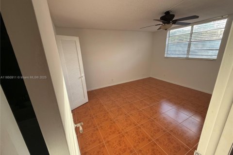 Condominio en alquiler en Lauderdale Lakes, Florida, 2 dormitorios, 92.9 m2 № 2058104 - foto 24