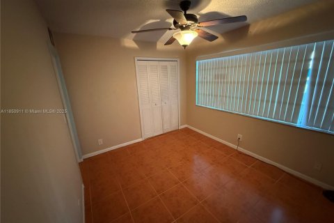 Condominio en alquiler en Lauderdale Lakes, Florida, 2 dormitorios, 92.9 m2 № 2058104 - foto 5