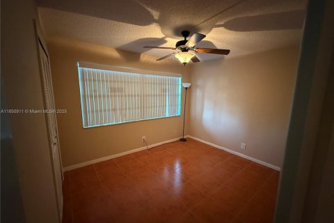 Condominio en alquiler en Lauderdale Lakes, Florida, 2 dormitorios, 92.9 m2 № 2058104 - foto 9