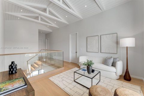 House in Miami, Florida 6 bedrooms, 447.97 sq.m. № 2186629 - photo 17