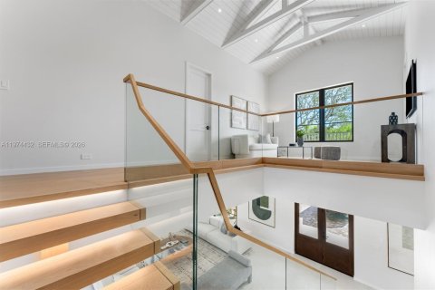 House in Miami, Florida 6 bedrooms, 447.97 sq.m. № 2186629 - photo 15