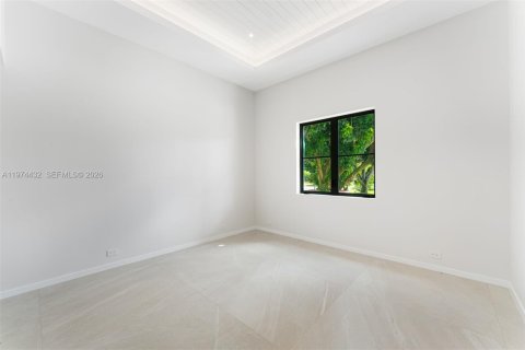 House in Miami, Florida 6 bedrooms, 447.97 sq.m. № 2186629 - photo 26