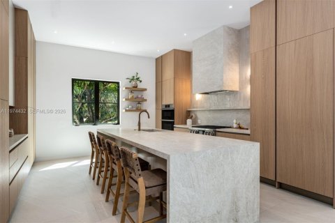 House in Miami, Florida 6 bedrooms, 447.97 sq.m. № 2186629 - photo 8